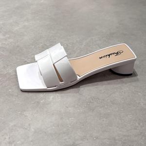 รองเท้าแตะสำหรับคนขี้เกียจสำหรับใส่กลางแจ้ง รองเท้าผู้หญิงสำหรับฤดูร้อนที่มีสไตล์พร้อมเทรนด์แฟชั่นที่ทันสมัย ใส่ได้หลากหลายและมีคุณสมบัติกันลื่น - Product Image 2