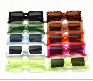 Lunettes de soleil tendance 2022 pour femmes, vente en gros, boutique, pas chères, petites, roses, carrées, rectangulaires, blanches, vertes, en polycarbonate - Product Image 1