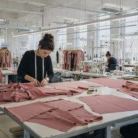 Kadın İki Parçalı Takım Elbise Seti Sivri Yaka Blazer Geniş Paça Pantolon Resmi Tozlu Gül Moru Asimetrik Etek Ucu Özel Toplu Jinyuan