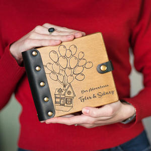 <span class=keywords><strong>Album</strong></span> fotografico in legno rilegato in pelle con personalizzazione dei tuoi nomi e della data - Product Image 1