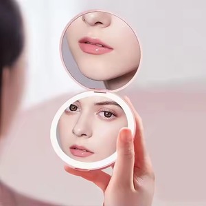 <span class=keywords><strong>Espejo</strong></span> cosmético LED de bolsillo cuadrado portátil de doble cara plegable con aumento de luz belleza <span class=keywords><strong>Amazon</strong></span> <span class=keywords><strong>espejo</strong></span> LED para maquillaje - Product Image 1