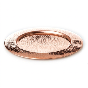Assiette de présentation moderne et durable en cuivre rose micro-martelé à bord large, texturée, pour une touche décorative sur la table lors de repas raffinés - Product Image 1