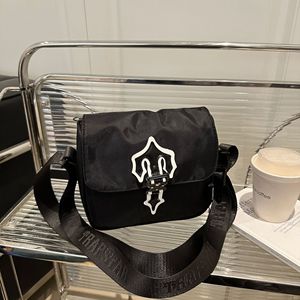 Bolso Bandolera Pequeño de Tela Oxford Impermeable para Mujer, con Cierre de Solapa, Estilo Europeo Americano, Nuevo y Moderno, <span class=keywords><strong>TRAPSTAR</strong></span> - Product Image 2