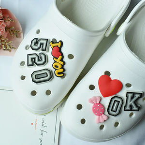 Encantos de sapatos por atacado em pvc desenho animado com letras do alfabeto decorações de sapatos encantos personalizados - Product Image 2