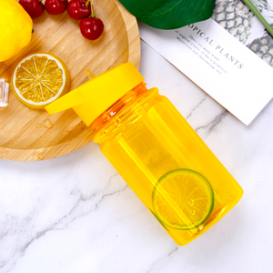 Gourde de sport en plastique 500 ml sans BPA, écologique, avec poignée colorée transparente pour personnalisation de la couleur - Product Image 5