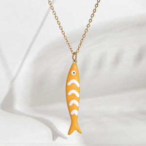 2025 personnalisé mode en acier inoxydable pull chaîne été mignon rayures colorées <span class=keywords><strong>petit</strong></span> <span class=keywords><strong>poisson</strong></span> pendentif colliers pour les filles - Product Image 3