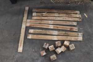 Machine automatique de découpe et de clouage de blocs de palettes en contreplaqué avec écran tactile, équipement intégré pour la fabrication de blocs de palettes - Product Image 6
