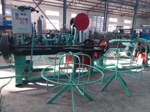 Precio de fábrica 1,6-2,5mm Alambre doble principal Máquina de fabricación de alambre de púas de torsión normal e inversa - Product Image 5