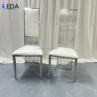 LEDA Chaises de mariage blanches Cadre en acier inoxydable personnalisé Coussin Chaise de meuble Hôtel Dîner Chaise pour fête de mariage Banquet