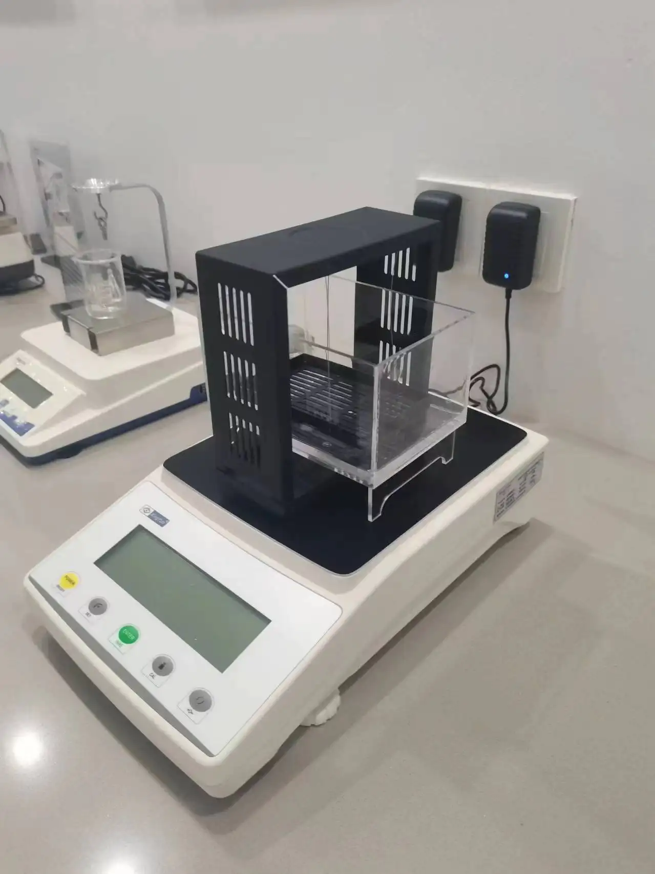 High Precision Density Balance Easy To Operate High Accuracy Gold 0.01g 610g Solid Sample Density With LCD Display