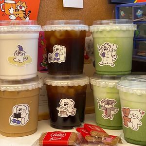 แก้วกาแฟและชาพลาสติก PET แบบใช้แล้วทิ้ง หนาพิเศษ ปลอดสาร BPA พร้อมฝาปิดสูง สำหรับเครื่องดื่มเย็นแบบนำกลับบ้าน ขายส่ง - Product Image 3