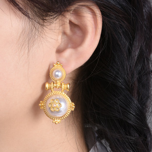 Vente chaude <span class=keywords><strong>Victoria</strong></span> Vintage Baroque Perle Tassel Blanc Perle D'or Tassel Boucle D'oreille pour les Femmes - Product Image 6