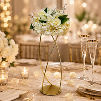 Vente en gros de centres de table floraux dorés élégants, supports à fleurs pour les décorations de mariage, d'événements et de fêtes
