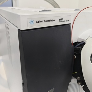 Spectromètre de masse à quadrupôle unique 6120 entièrement testé, largeur de bande spectrale de 2 nm, résolution de longueur d'onde de 1 nm, poids de 16,5 kg - Product Image 5