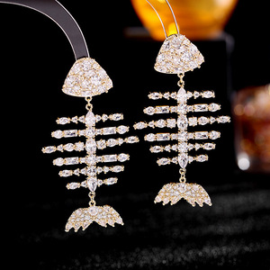 Sunnice INS Luxury BOHO Fish Bones eleganti orecchini in materiale rame con zircone intarsiato alla moda gioielli colorati OEM Factory - Product Image 2