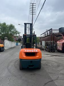 Original Japan To-y-ot-a 5 Ton Diesel <b>Forklift</b>, TO-YOT-A FDZN50 Heavy-Duty Counterbalance <b>Forklift</b> for Factory Yard - Product Image 5