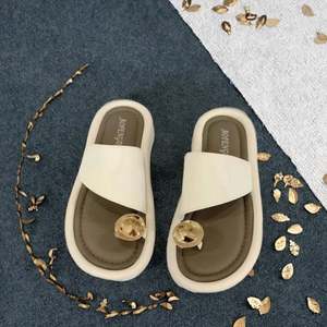 Sandales plates décontractées d'été pour femmes en cuir synthétique léger et respirant – Chanclas Para Mujer - Product Image 3