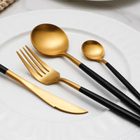 Vente en gros d'argenterie en métal Cuisine 4pcs Thé Café Noir Dessert Couverts en or Cuillère et Fourchette Ensemble de couverts en acier inoxydable 304