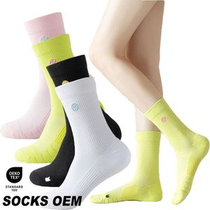 ถุงเท้าแบดมินตัน HSK 005 ระดับมืออาชีพ ปักโลโก้ได้ บุหนานุ่ม กันลื่น รองรับข้อเท้า สำหรับทุกเพศ ขายส่ง - Product Image 1