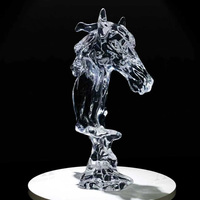 Sculpture de tête de cheval en résine transparente de luxe, aspect cristal clair, décoration de hall d'hôtel, statue d'animal d'art moderne