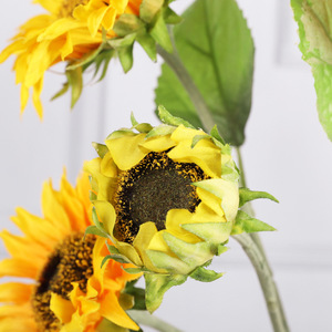 Ramo de Girasoles Artificiales, 9 Piezas, Amarillos, Flores de Seda de Alta Simulación, Decoración para Bodas y Hogar - Product Image 2