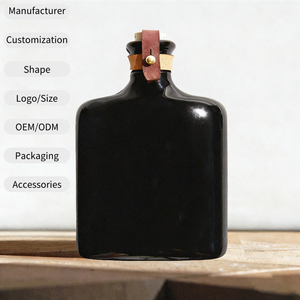 زجاجة نبيذ سيراميك صغيرة للهدايا - تصميم كلاسيكي محمول أنيق للفودكا - Product Image 1