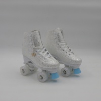 Yijiu ABEC-7 patins à roulettes pour enfants OEM solides avec lampe semelle extérieure en PVC chaussures de skate à 4 roues pour patineurs de 3 ans