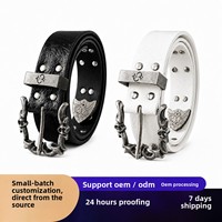 Ceinture unisexe décontractée en cuir PU cloutée croix gothique Y2K Punk Rock avec rivets à pointes, détails robustes et boucle ardillon en alliage 110cm 3.5cm