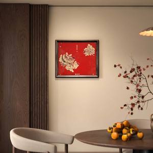 ภาพปลาทองโอรันดาสีแดง พร้อมกรอบไม้เนื้อแข็งลายทองเหลือง สำหรับตกแต่งห้องนั่งเล่นและสำนักงาน สไตล์คลาสสิกแบบอเมริกัน - Product Image 2