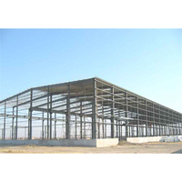 Construcción de Galpón para Fábrica con Estructura de Acero Pesado y Techo de Panel Sándwich