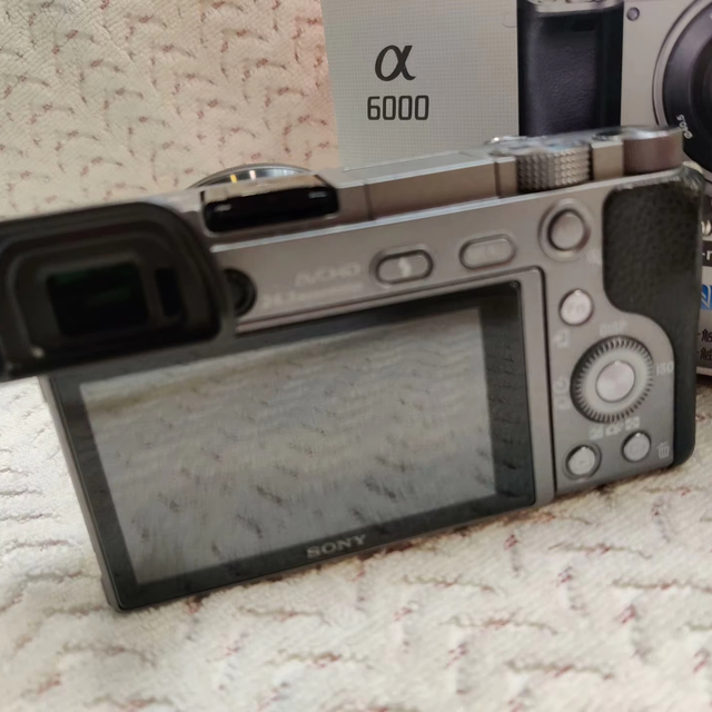 Alpha A6000 Mirrorless Camera APS-C CMOS 24.3 MP Full HD Video 2"-3" Screen Optical Zoom <2x Cheap with SD Card