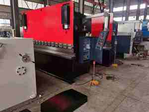 เครื่องพับแผ่นโลหะ CNC แบบไฮดรอลิก 4 แกน อัตโนมัติเต็มรูปแบบ X R Z1 Z2 พร้อม Backgauge ขนาด 100 ตัน 3200 มม. - Product Image 5