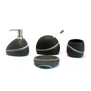 <span class=keywords><strong>Juego</strong></span> <span class=keywords><strong>de</strong></span> Accesorios <span class=keywords><strong>de</strong></span> <span class=keywords><strong>Baño</strong></span> <span class=keywords><strong>de</strong></span> 4 Piezas en Granito Negro Decorativo <span class=keywords><strong>de</strong></span> Poliresina, Dispensador <span class=keywords><strong>de</strong></span> Jabón, Portacepillos <span class=keywords><strong>de</strong></span> Dientes, Vaso, <span class=keywords><strong>Jabonera</strong></span> - Product Image 1
