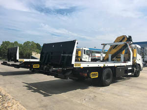 Camion de remorquage à plateau plat DongFeng RHD 4x2 190HP 8 tonnes avec grue hydraulique de 6,3 tonnes montée sur un camion de récupération à plateau coulissant - Product Image 4