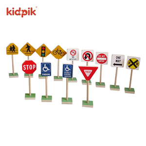 Kidpik Dernier design Voiture Montessori Jouet éducatif 13 Pièces Feux de circulation Panneaux de <span class=keywords><strong>signalisation</strong></span> en bois personnalisés Panneau de <span class=keywords><strong>signalisation</strong></span> <span class=keywords><strong>routière</strong></span> en bois Jouet - Product Image 3