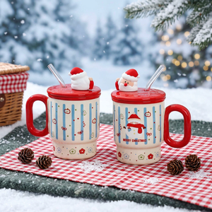 Mug de voyage en céramique 400 ml à motif de Noël original avec couvercle et paille en verre, écologique, réutilisable, sans danger pour les aliments, pour boissons chaudes, cadeau - Product Image 1