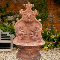 Fontaine murale en marbre blanc pour l'extérieur, élégante et commerciale, moderne, personnalisable, avec un design écologique et des fonctions d'eau uniques