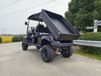 Le chariot de golf électrique tout-terrain avec le seau de cargaison peut être incliné et a une forte capacité de charge