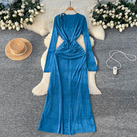 Robe longue élégante marron à manches longues et taille torsadée pour femme, col montant, coupe ajustée, style A-line, idéale pour le quotidien