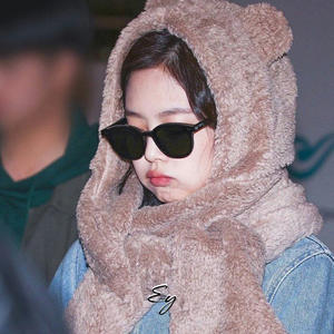 แว่นกันแดดแฟชั่นทรง L แบบเต็มกรอบ เลนส์เรซิ่น ป้องกันรังสียูวี 400 สำหรับทุกเพศ รุ่นที่ 3 แว่นกันแดดยอดนิยมสำหรับอินฟลูเอนเซอร์ - Product Image 4