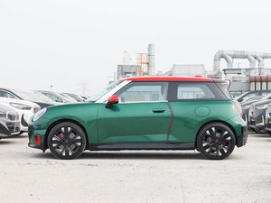 <span class=keywords><strong>MINI</strong></span> <span class=keywords><strong>JCW</strong></span> 2024 - Véhicule électrique haute performance - Compact élégant avec configuration sportive - Product Image 2