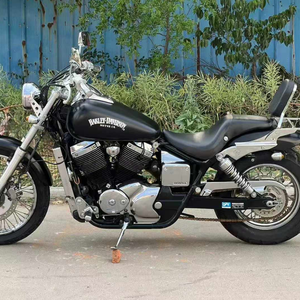 Cruiser <span class=keywords><strong>Shadow</strong></span> 400 Usato con Motore V-twin Originale Raffreddato ad Acqua Stile Classico, Condizioni Eccellenti, Guida Confortevole - Product Image 1