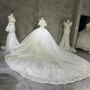 Robe de mariée princesse moderne blanche avec traîne chapelle Wx103 - Product Image 4