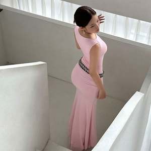 <span class=keywords><strong>Bon</strong></span> <span class=keywords><strong>prix</strong></span> pour une robe moulante à bretelles et ourlet <span class=keywords><strong>plissé</strong></span> pour femmes - Product Image 2