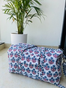 Bolsas de lona grandes acolchadas hechas a mano con estampado floral, bolsa de viaje de tela acolchada para mujer, bolsas de lona reutilizables para la playa y para pasar la noche - Product Image 5