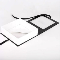 Vente en gros Boîte cadeau d'emballage de vêtement en papier rigide avec ruban et couvercle supérieur et fond de base personnalisés