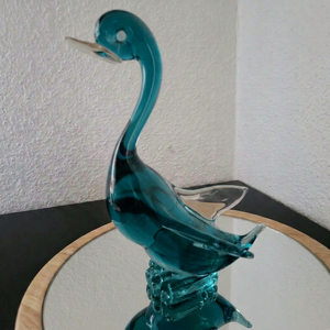 Figurine de cygne en verre de Murano soufflé à la main, thème animal, artisanat décoratif, réalisée avec la technique du verre soufflé, pièce d'art artisanale - Product Image 1