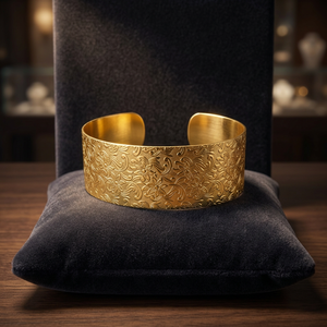 Brazaletes Geométricos Vintage Hechos a Mano, Brazaletes de Latón Chapado en Oro, Joyería Unisex - Product Image 3