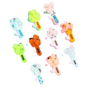 Nouveauté estivale, mini ventilateur portable amusant en forme de girafe, ventilateur à manivelle pour enfants - Product Image 4