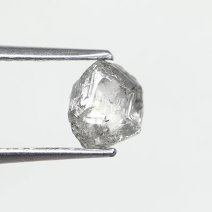 เพชรดิบธรรมชาติทรงเกลือและพริกไทย น้ำหนัก 1.12 กะรัต ขนาด 6.66 x 5.80 x 3.66 มม. สำหรับเครื่องประดับเพชรงานแต่งงาน - Product Image 1